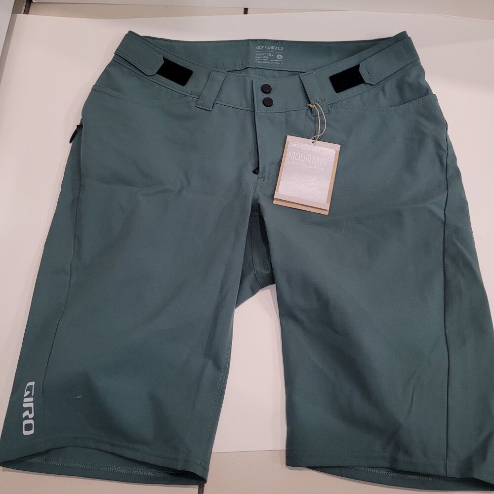 Giro Women's Arc Short Gray Green Size 6 Retail: $120.00 New with tags - Picture 2 of 7
